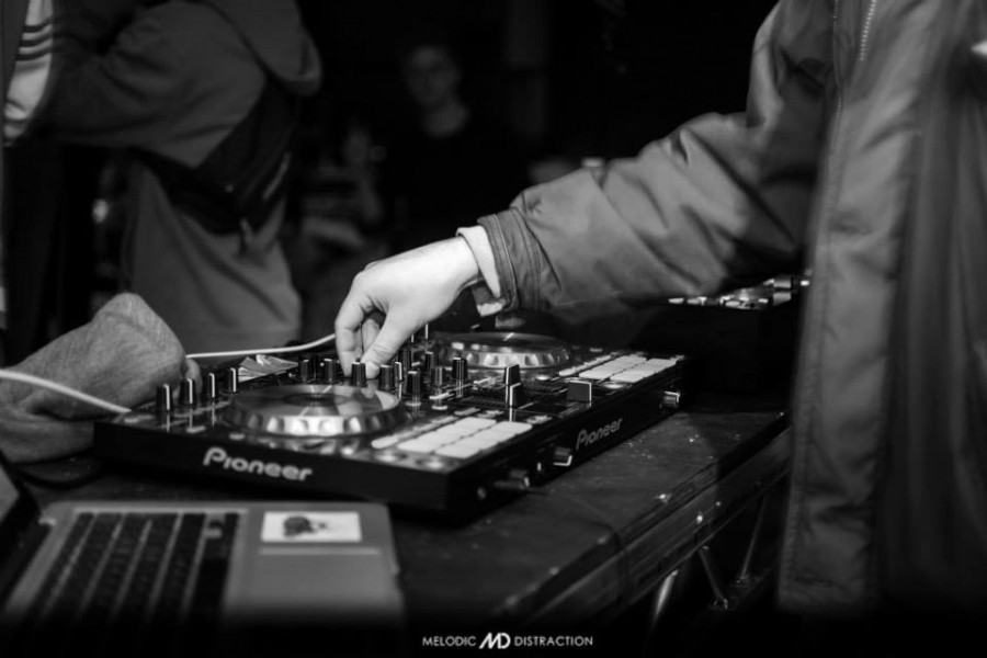 Melodic Distraction w/ Art of Tones