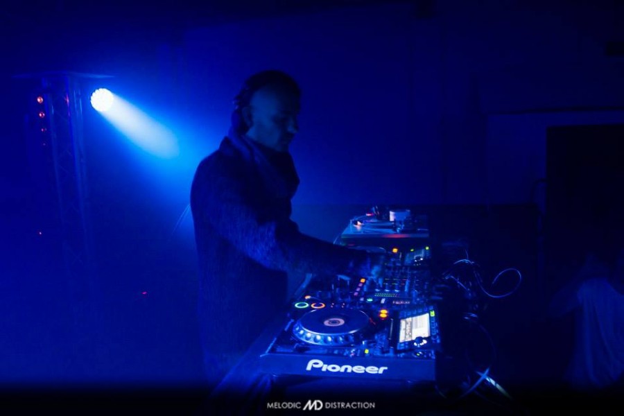 Melodic Distraction w/ Art of Tones