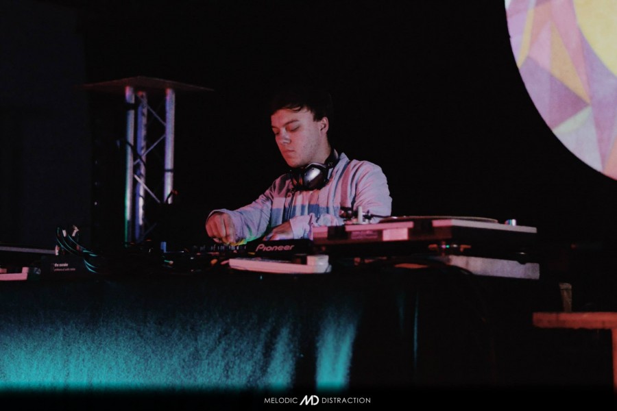 Melodic Distraction with Andy Hart