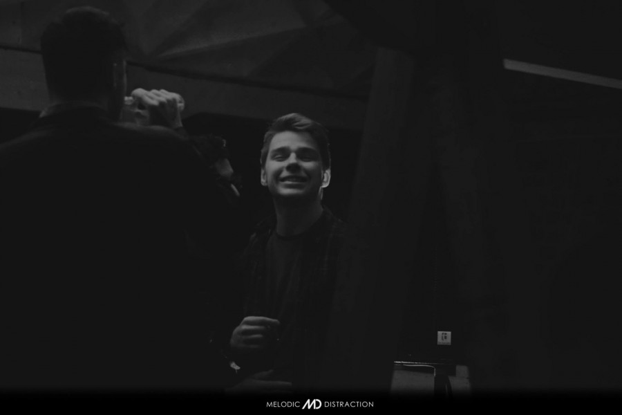 Melodic Distraction with Andy Hart