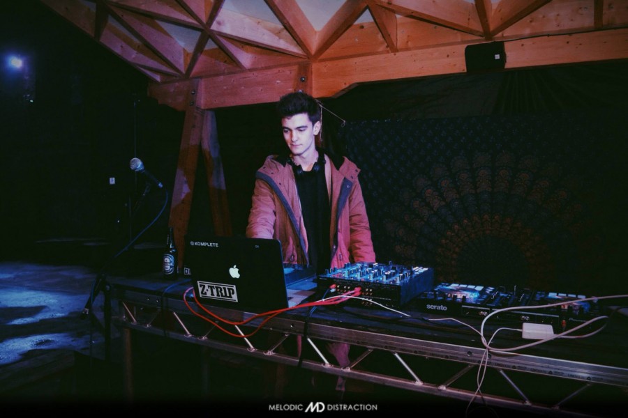 Melodic Distraction w/ Art of Tones